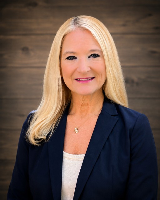 Rebekah Warren Headshot 2